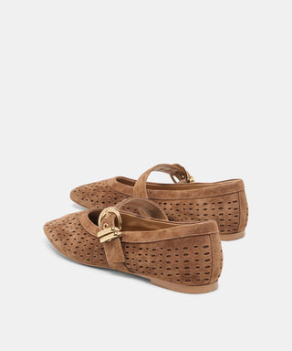 Mikela Flat